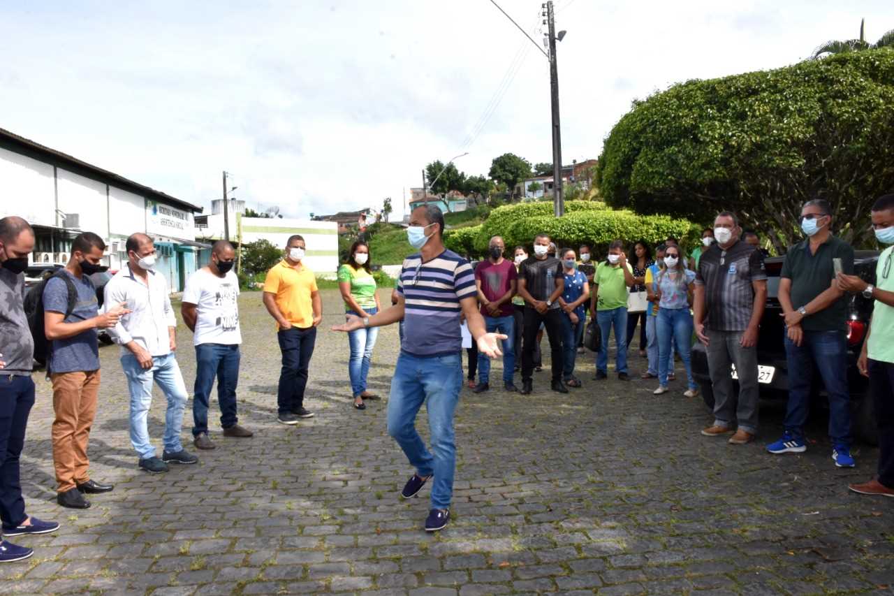 Camacã: Prefeito Paulo do Gás reúne servidores públicos e secretários para desejar um bom início de ano